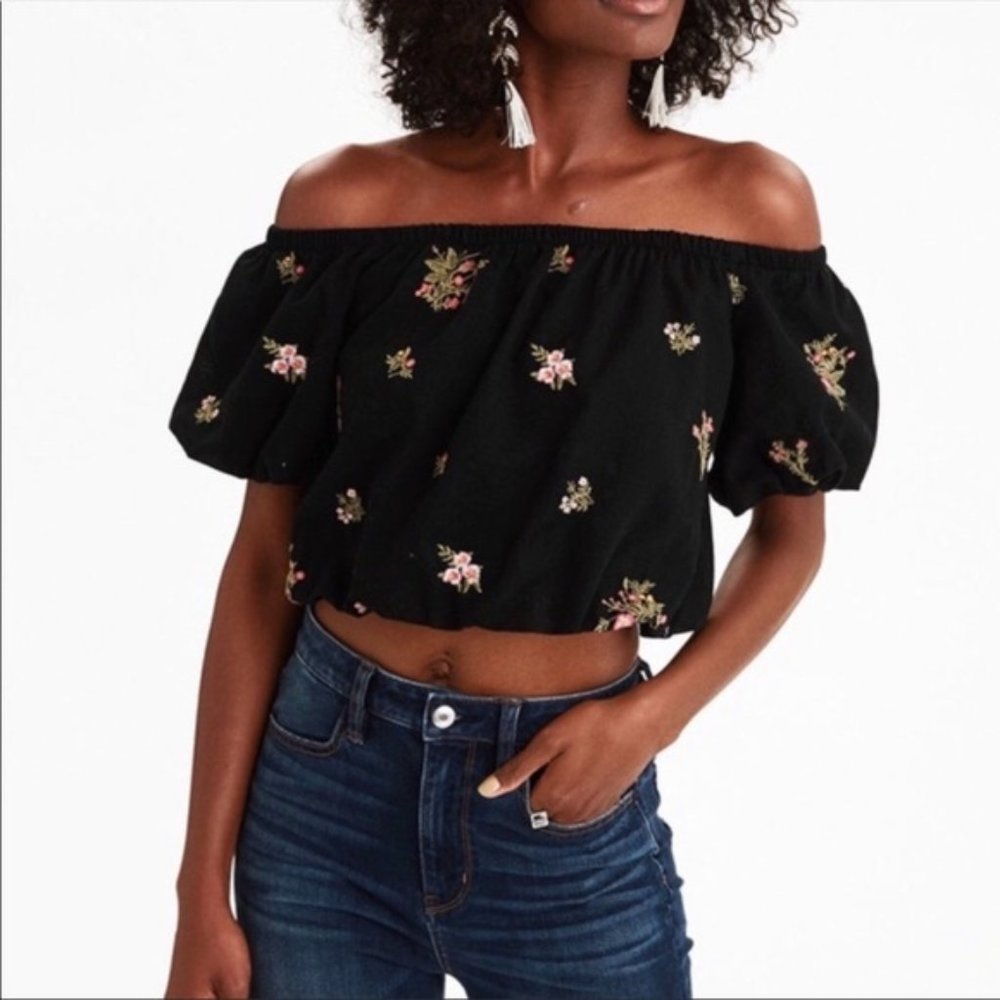 American Eagle Women's Bubble Crop top black floral size Large